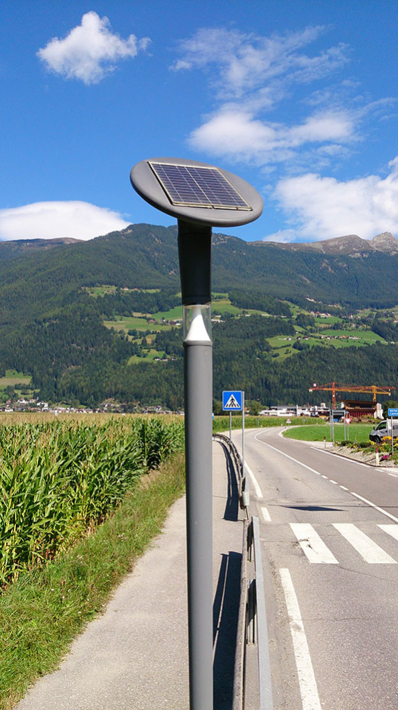 Solar-Straßenbeleuchtung_TIS-innovation-park